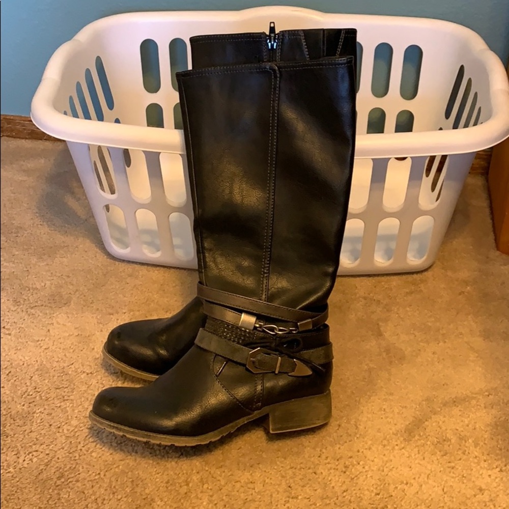 Black boots
